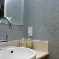 אפשרות של טיח דקורטיבי בהיר בתמונה בעיצוב חדר האמבטיה