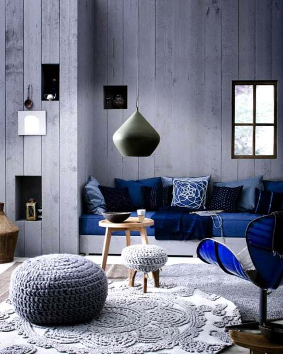 kombinationen av ljusgrått i vardagsrummets design