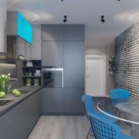 kombinasjon av lys grå i interiøret i leilighetsbildet
