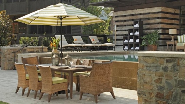 udendørs pool parasol komfort liggestole spisestue møbler