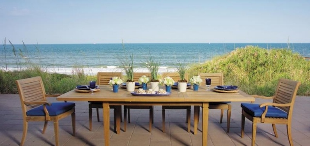 møbler træ blå puder bordservice harmoni udenfor