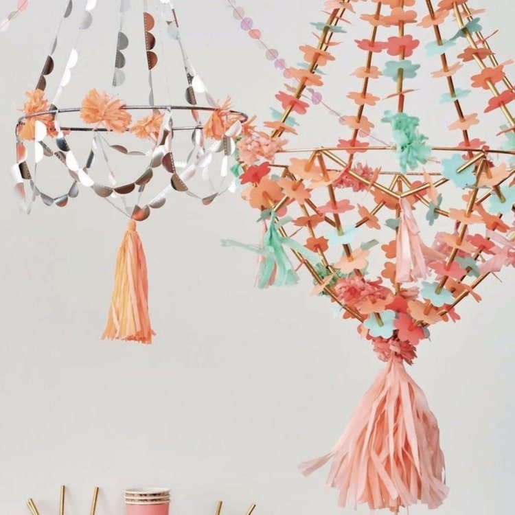 Smukke festdekorationer i pastelfarver - pajaki som alternativ til guirlander og pinhatas
