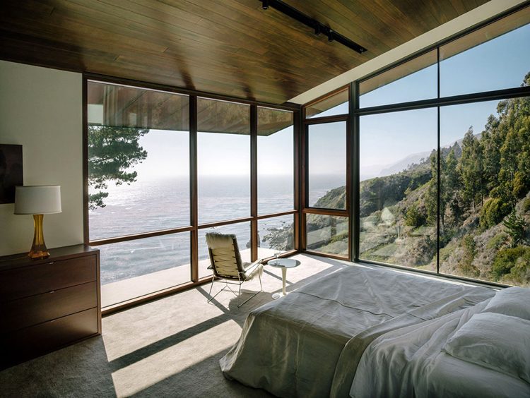 panoramavindue-højdepunkt-hav-kyst-villa-udsigt-soveværelse
