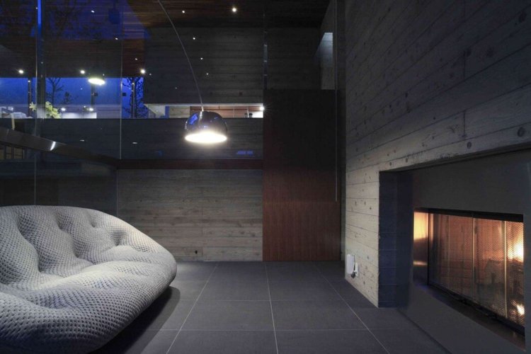 Panoramavindue-indvendig-have-minimalistisk-væg-design-beton-pejs-sofa-design
