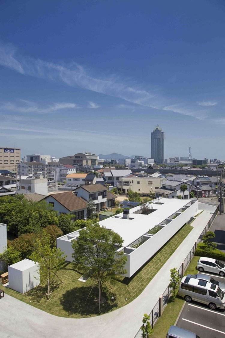 Panoramavindue-interiør-have-minimalistisk-fladt tag-hus-moderne-arkitektur-design-japan