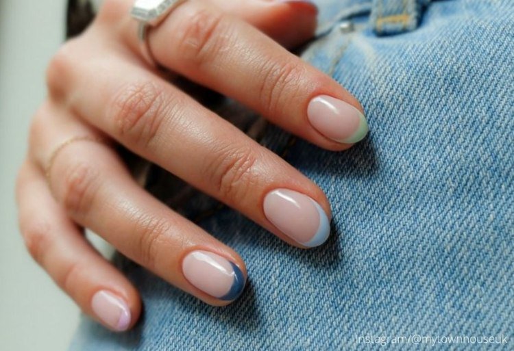 Rainbow French Nails pastelfarvede neglespidser sommersømdesign