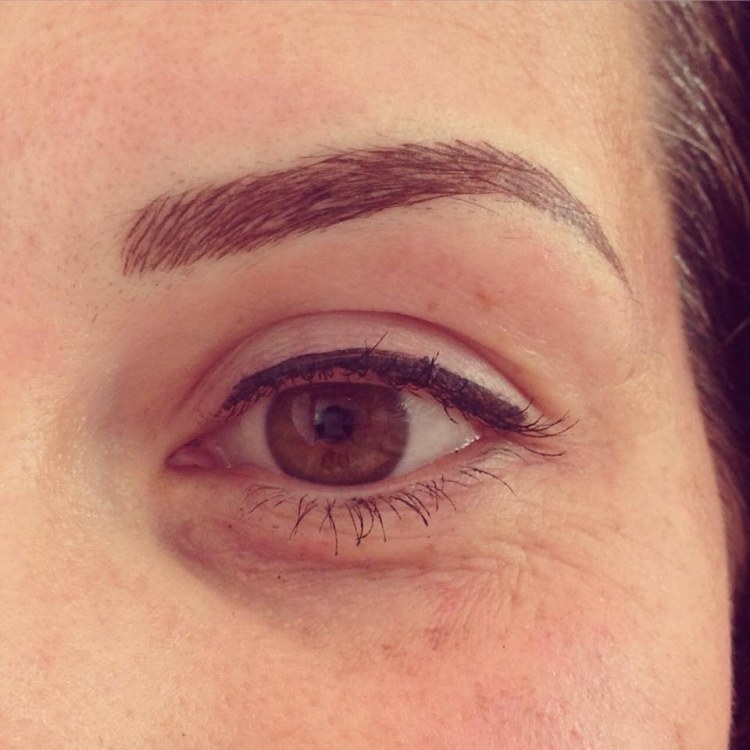 permanent-make-up-øjenbryn-vippelinje-pigmentering-mørkere-line