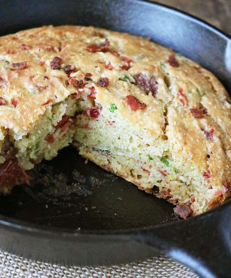 Kærnemælksbrød med dåse tomater, kød og glutenfrit mel