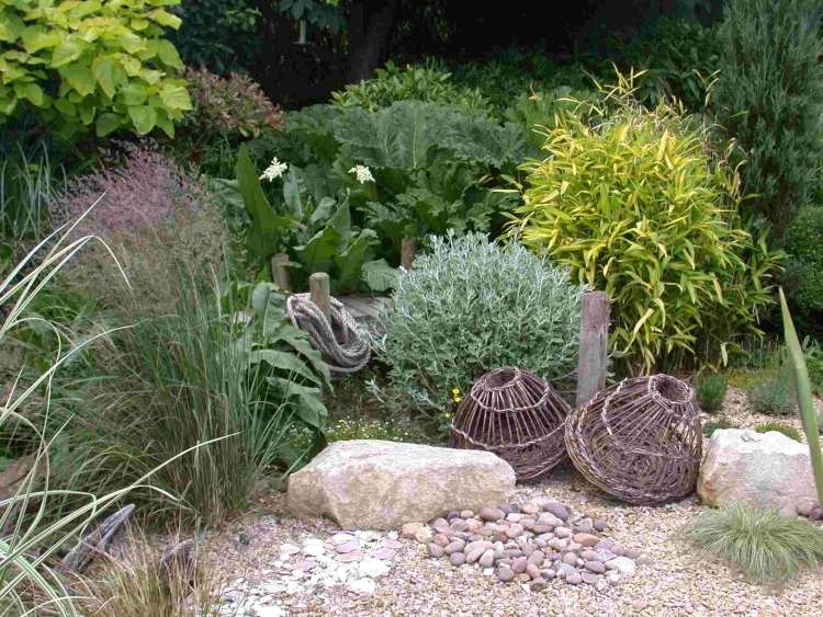 planter-grus-senge-middelhavs-graeser-bush-sten-filtret-hornwort-funkie