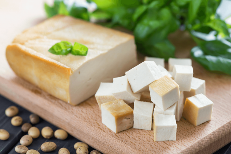 Tofu er meget rig på calcium 350 mg pr. 100 g