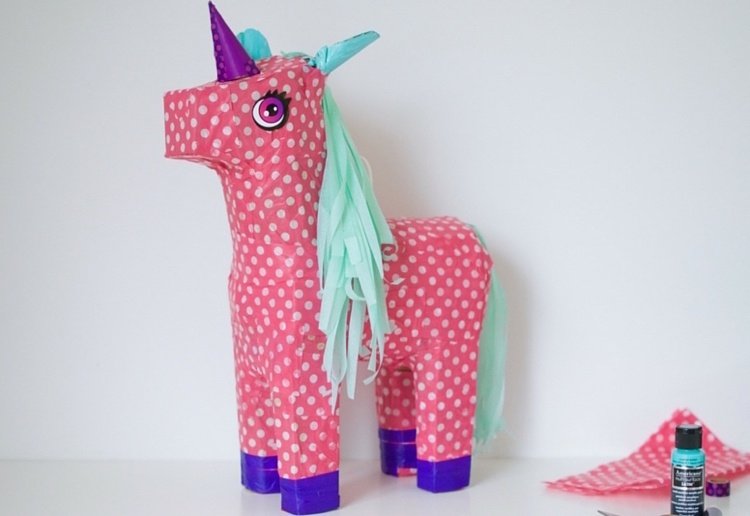 Lav piñata -unicorn-girl-party-pink