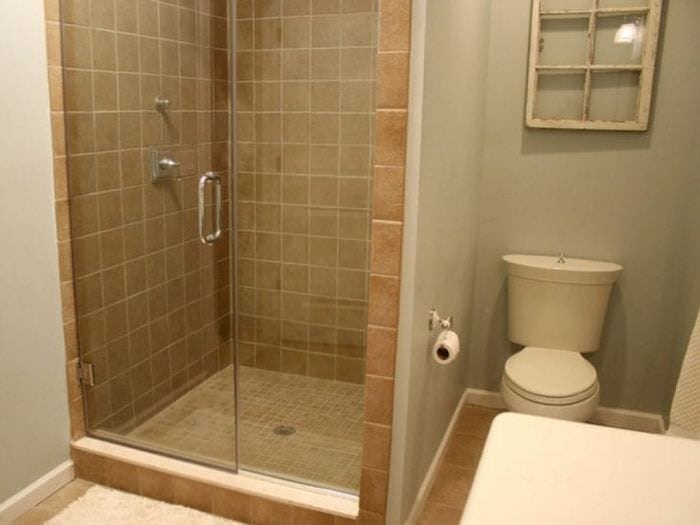 A zuhany és a fürdő kombinációja azonos stílusban
