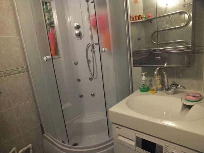 Suunnitteluideoita kylpyhuoneen sisustamiseen suihkulla