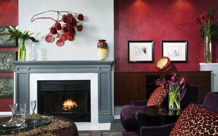 Krb pro stylový interiér obývacího pokoje s jasně červenými stěnami