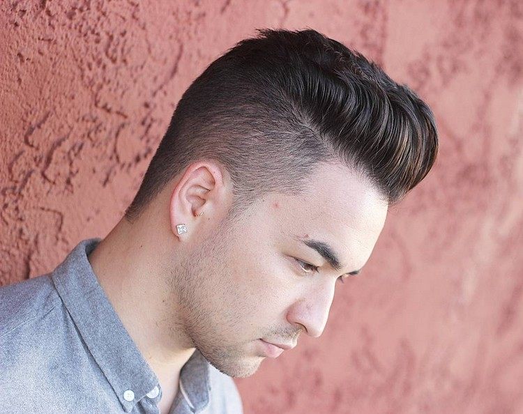 pompadour-frisure-mænd-underskåret-haircut-stil snit