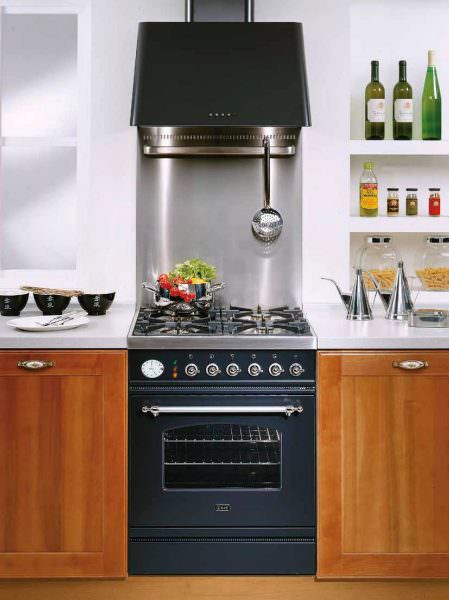 Електрическата печка се счита за по -изгодна за готвене.