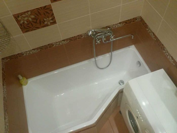 Нестандартна вана в комбинирана баня