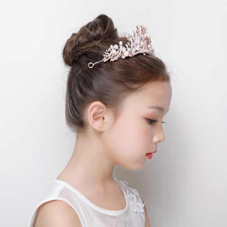 Updos til små piger prinsesse frisure børn med krone