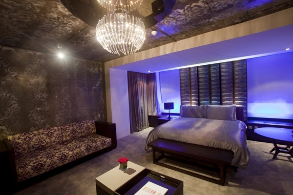 moderne soveværelse i lilla farve