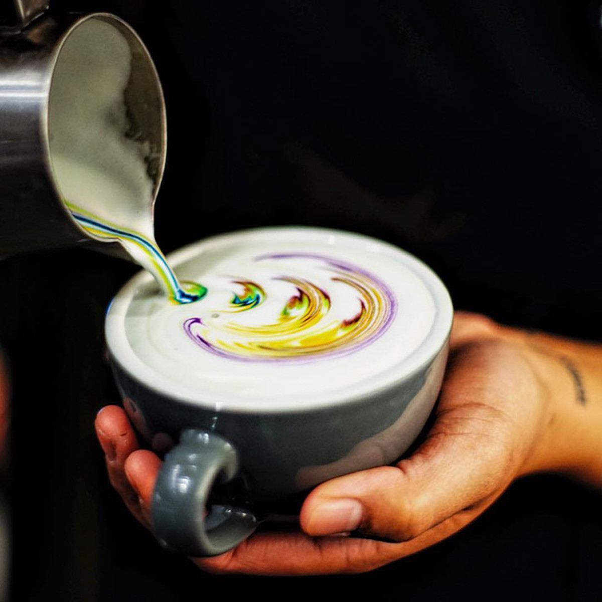 Kaffe regnbue cappucino gør dig til madfarvning madtrends sommer