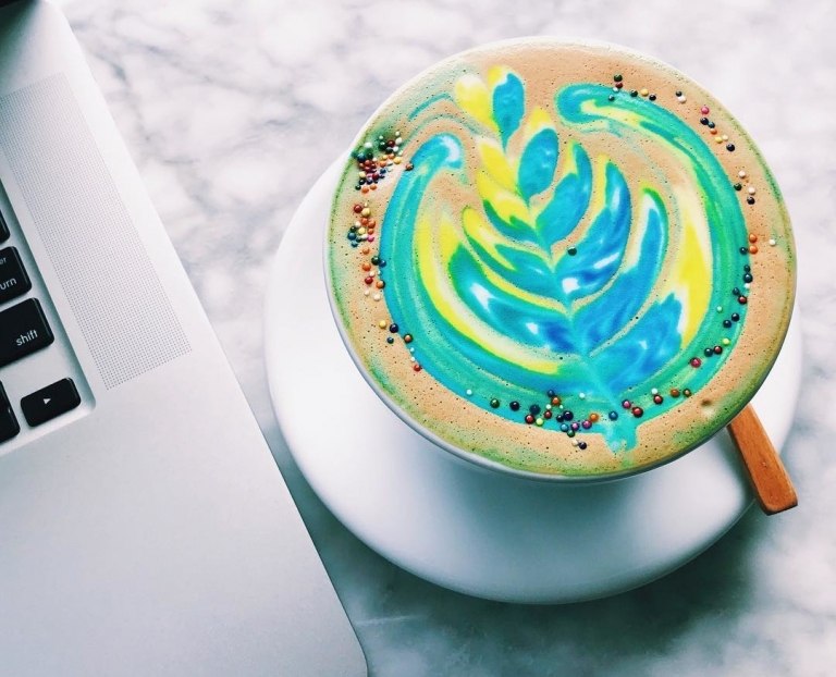 Rainbow Latte Opskrift Let at bruge Kaffe Madlavning Madfarvning