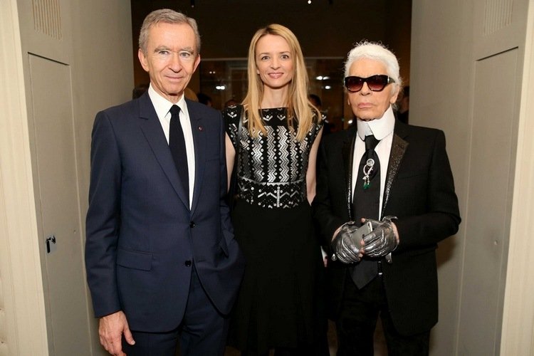 bernard arnault og delphine arnault med karl lagerfeld