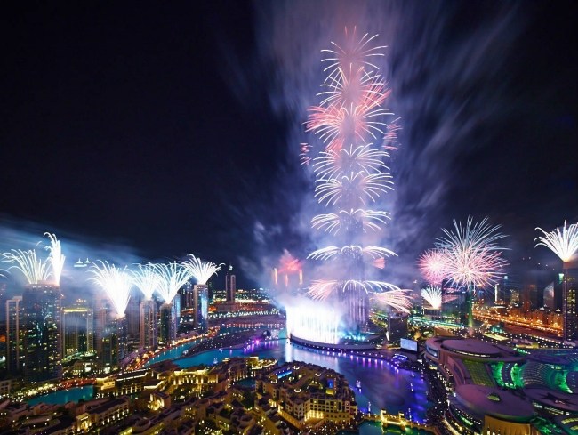 rekord fyrværkeri dubai nytårsaften burj khalifa tårn