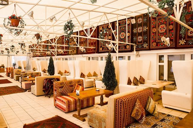 chaikhana lounge design terrasse orient tæpper
