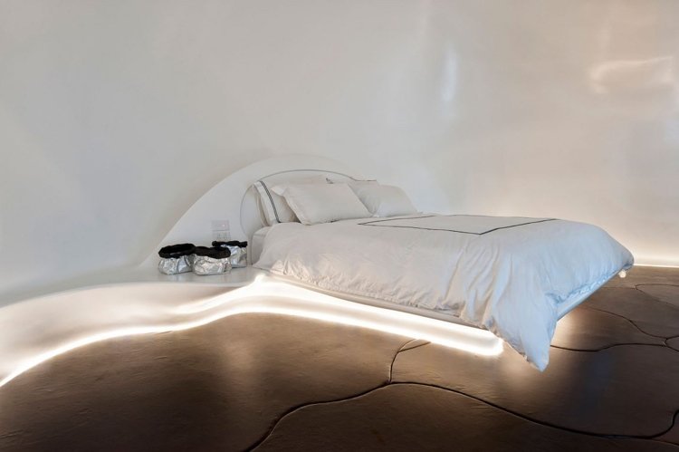 soveværelse-hvid-seng-indurekte-belysning-kokon-økologisk