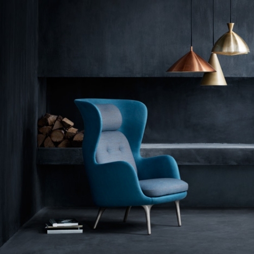 designer lænestol i blå farve fra jaime hayón