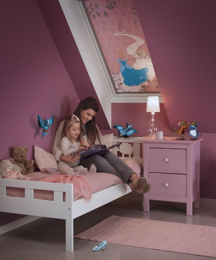 rullegardiner-ovenlysvinduer-maidchenzimmer-disney-motiver-helte-mor-barn-læsning