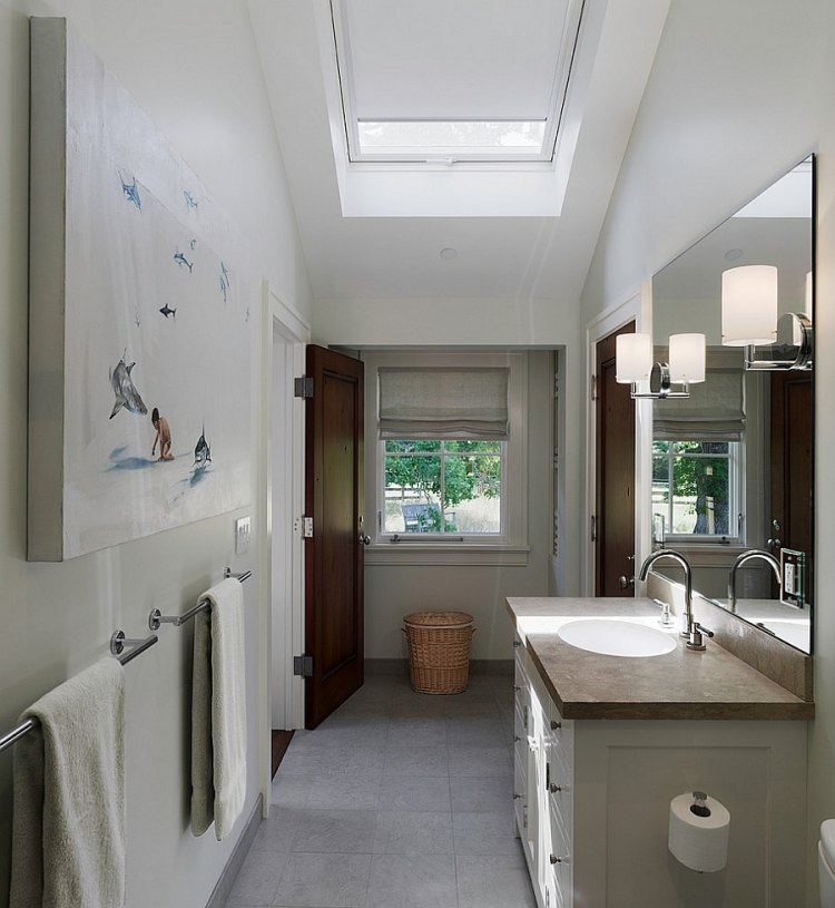 Rullegardiner-ovenlysvinduer-badeværelse-forfængelighed-spejl-vandhane