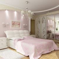 esimerkki vaaleanpunaisesta käytöstä asuntokuvan kirkkaassa sisätiloissa
