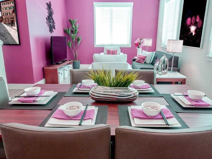 идеята за прилагане на розово в необичаен декор на апартамент