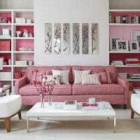 пример за използването на розово в необичайна интериорна снимка на стаята