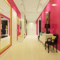 ένα παράδειγμα χρήσης του ροζ σε μια όμορφη φωτογραφία σχεδιασμού δωματίου