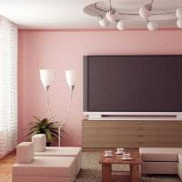 идеята да се използва розово в необичайна картина за декор на стаята