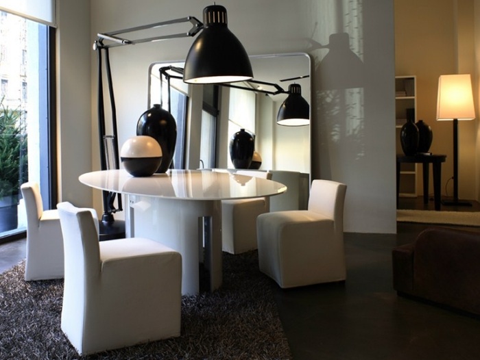 Blankt-hvidt-rundt bord-GONG-Meridiani-moderne-italiensk-spisestue møbler
