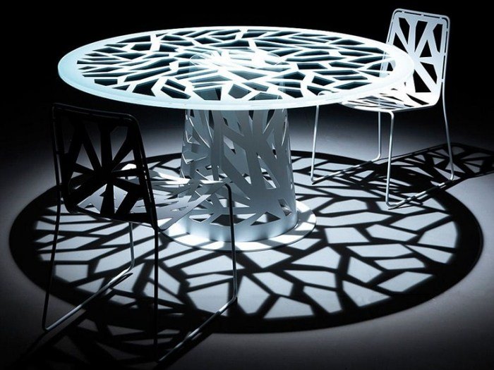 Rundt-spisebord-domino-glas-tallerken-lys-spil-Fabrizio-Batoni-Esedra-Prospettive
