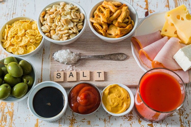 Fødevarer med højt og lavt saltindhold
