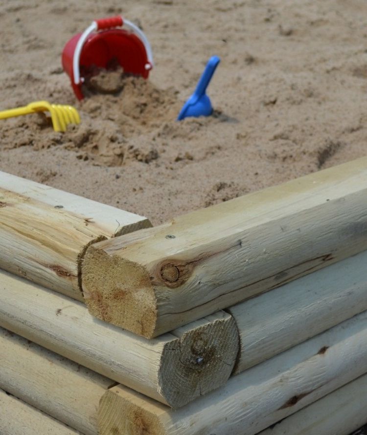 bygge-selv-sandkasse-træ-bjælker-idé-have-tilbehør-diy