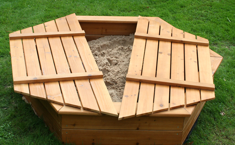 Byg-det-selv-sandkasse-sekskant-form-låg-træ-brædder-idé