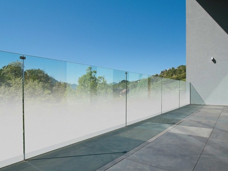 satin-glas-inde-uden-glas balustrade-belkon-terrasse