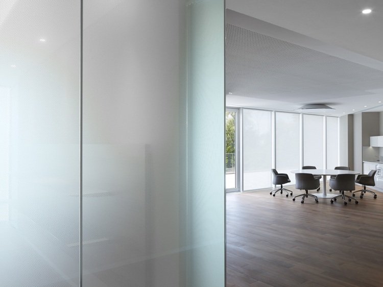 satin-glas-inde-uden-partition-kontor-kontor