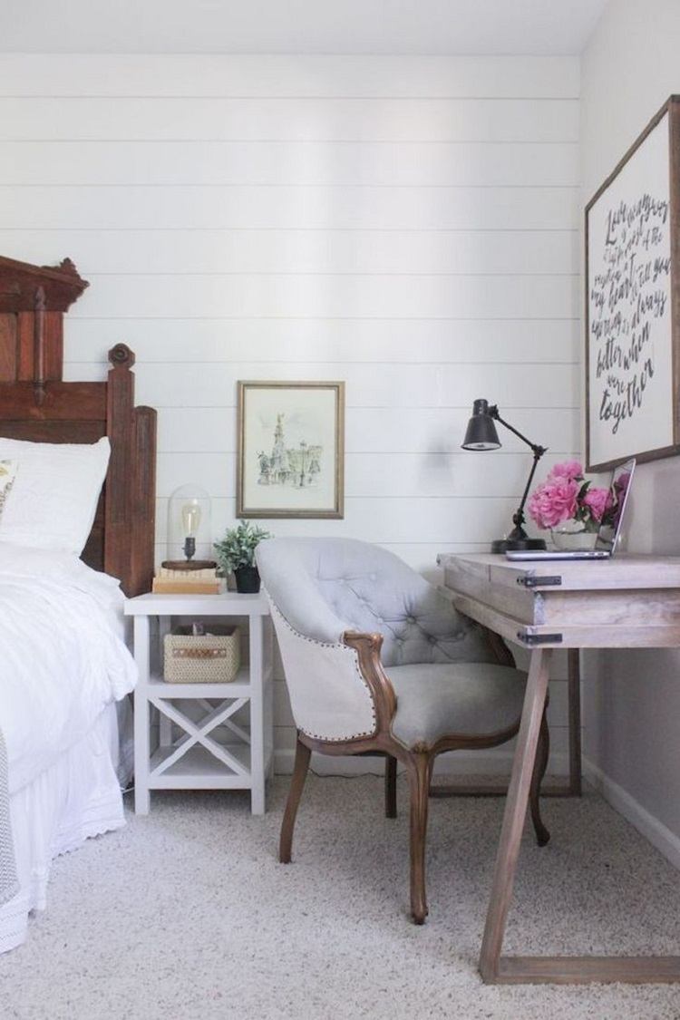 Soveværelse med skrivebord til indretning af en lille lejlighed Tips Skandinavisk livsstil trend
