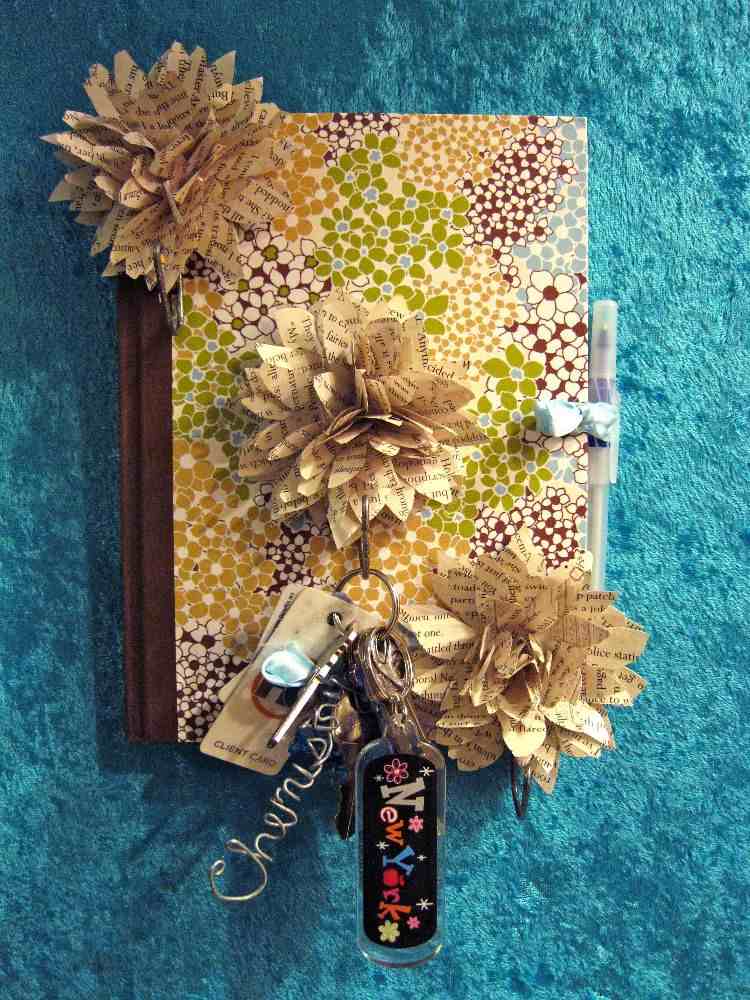 DIY nøglebræt gør dig selv nøgleholder nøglering nøglering træ piget papir blomsterfarver