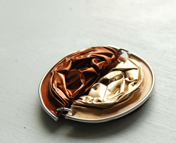 Tinker smykker fra Nespresso kapsler-to halvdele-guld-kobber