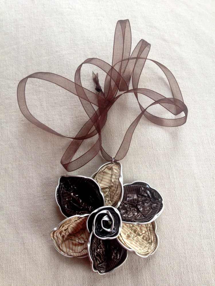smykker lavet af nespresso-kapsler-blomster-vedhæng