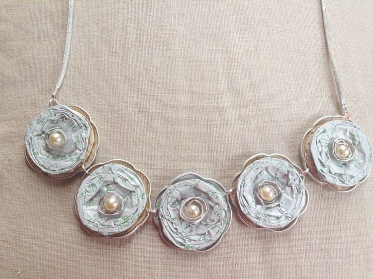 smykker lavet af nespresso-kapsler-kæde-blomster-perler