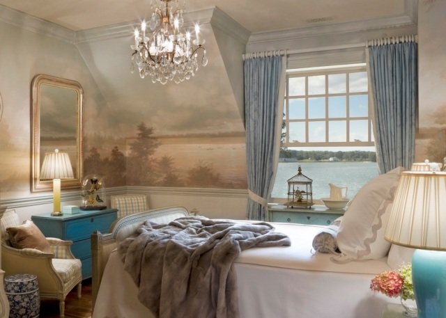 Traditionelt soveværelse-luksus-lysekrone-væg gips-gardiner-sidetørklæder